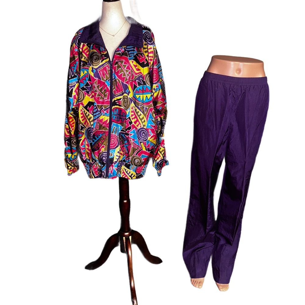 Lavon ~ Vintage ~ Women’s X- Large ~ Purple W/ Multi-Colors Geometric Tracksuit
